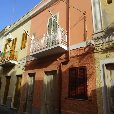 Casa Danero U Dabassu - Centro Storico Di Carloforte (Isola di San Pietro)